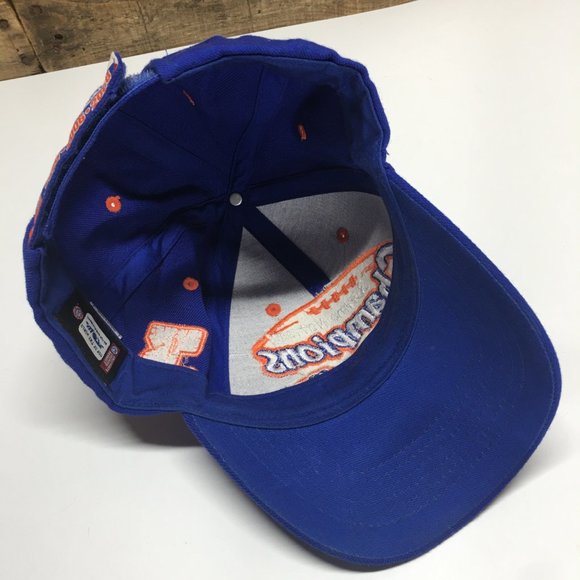 Gators 3 Time National Champs '96 '06 '08 Hoop/Latch Adjustable TOW - Picture 5 of 7